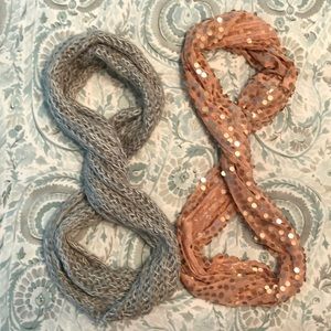 Lot of 2 infinity scarves